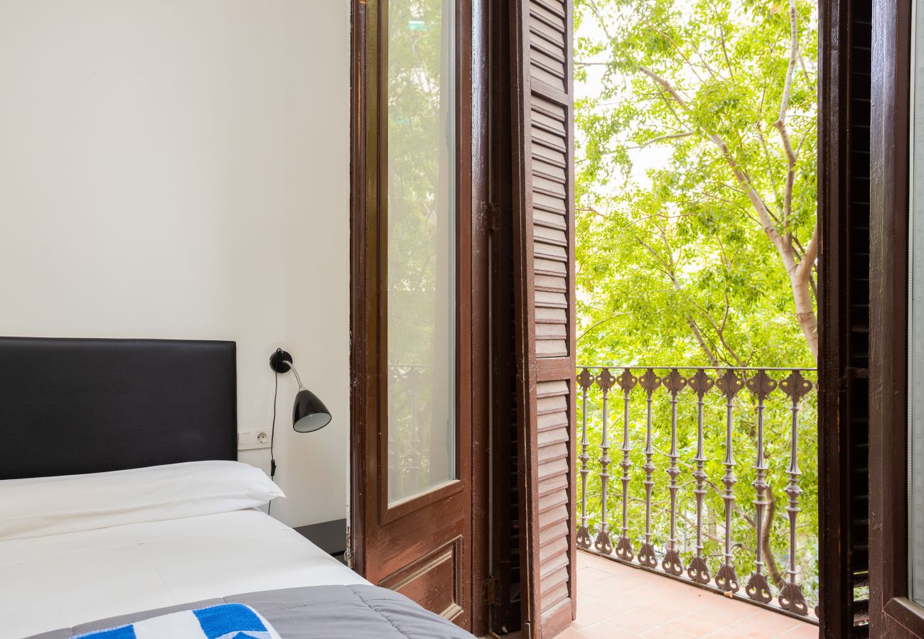 Apartamento en Barcelona - CASANOVA ELEGANCE, piso excelente, amplio, luminoso y tranquilo. Barcelona centro