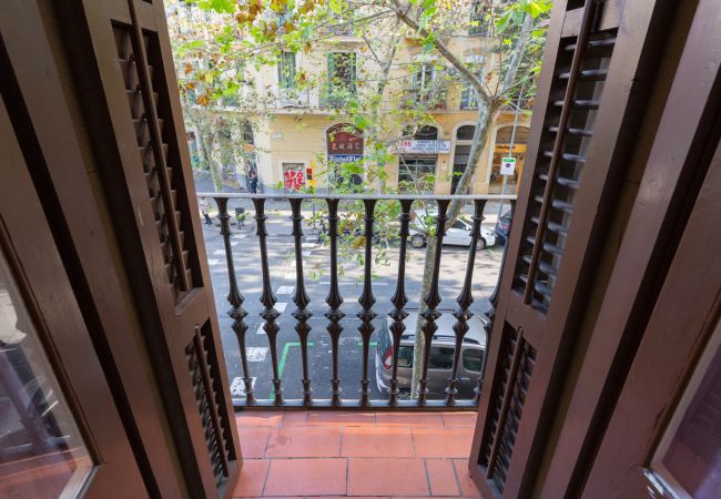 Apartamento en Barcelona - PARLAMENT, piso en alquiler reformado, moderno y muy bonito junto al mercado San Antonio en Barcelona centro