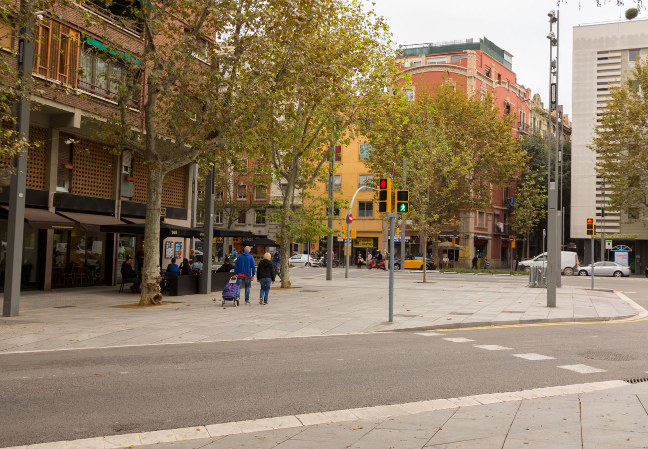 Apartamento en Barcelona - PARLAMENT, piso en alquiler reformado, moderno y muy bonito junto al mercado San Antonio en Barcelona centro