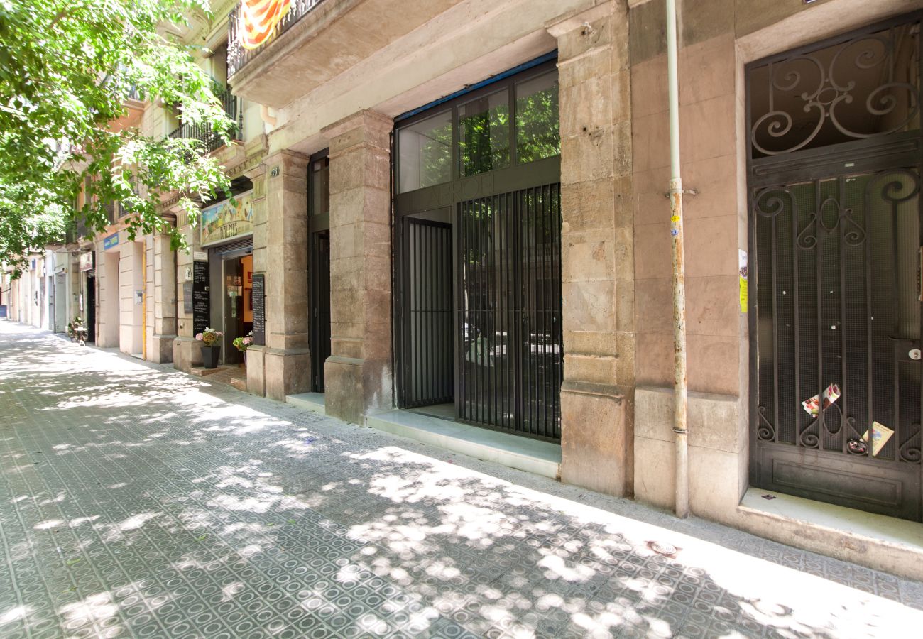 Apartamento en Barcelona - Family DELUXE amplio piso con terraza y piscina en Barcelona centro