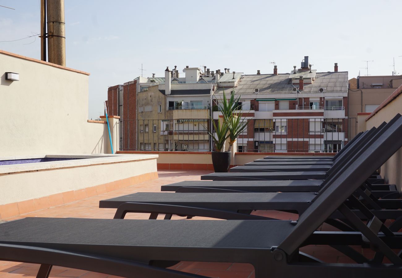 Apartamento en Barcelona - Family DELUXE amplio piso con terraza y piscina en Barcelona centro