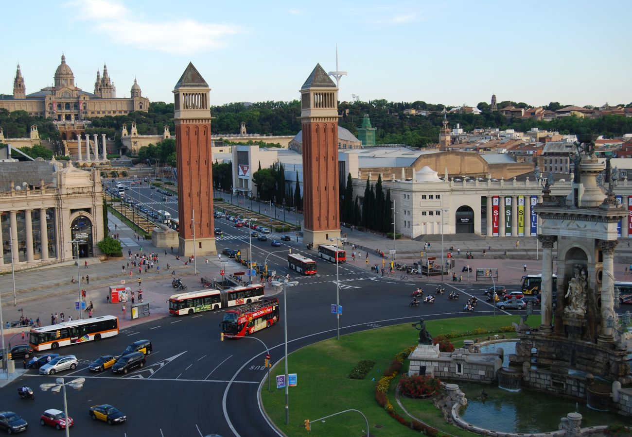 Apartamento en Barcelona - Family DELUXE amplio piso con terraza y piscina en Barcelona centro