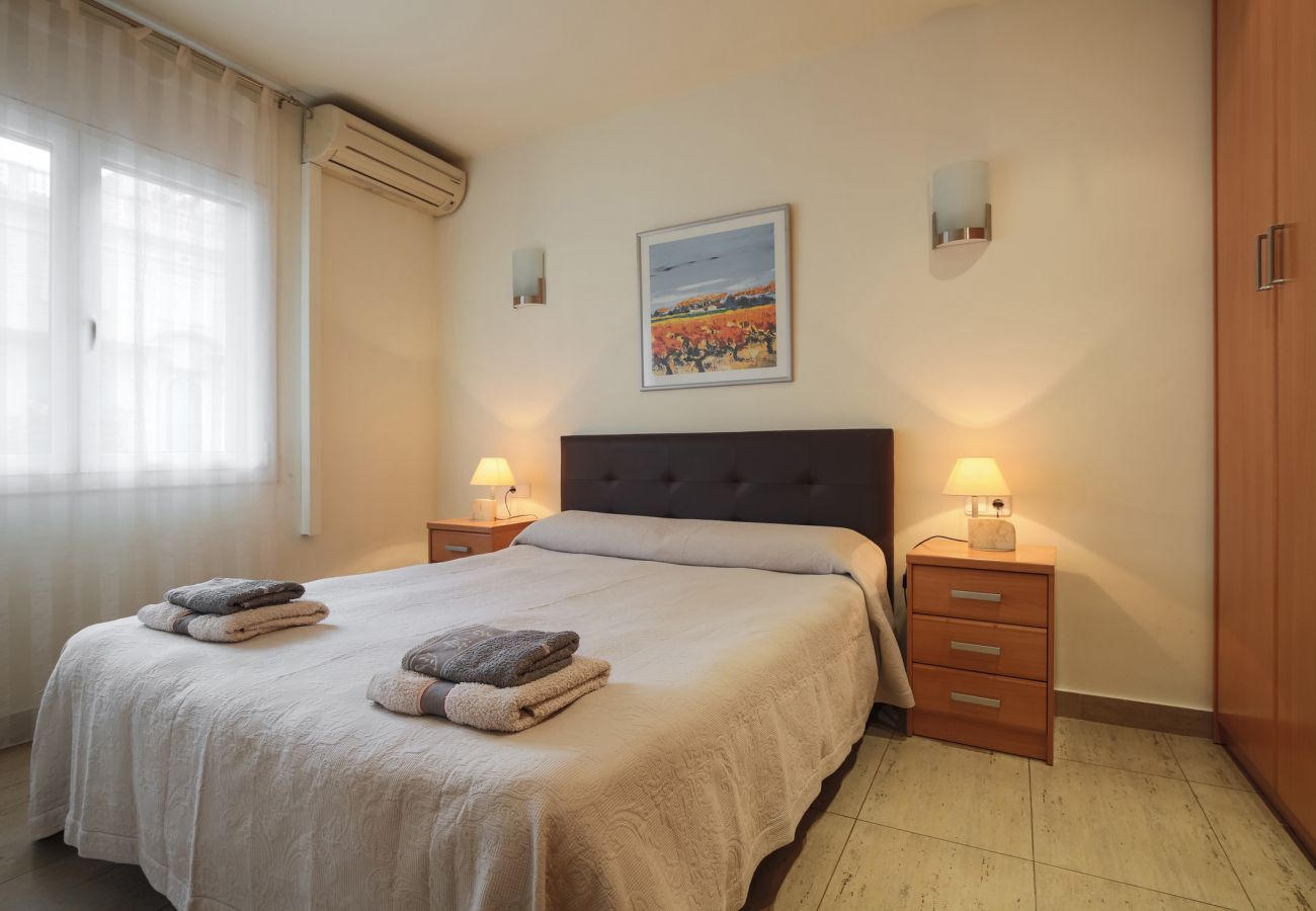 Apartamento en Barcelona - MARQUES, moderno piso renovado de 4 dormitorios en alquiler por días en Barcelona centro, Eixample, Sant Antoni.