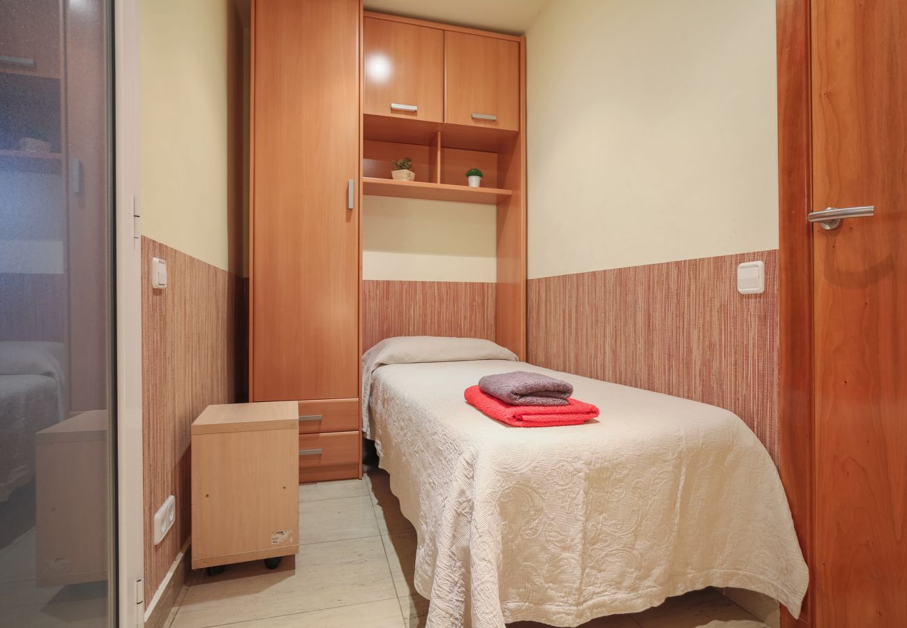 Apartamento en Barcelona - MARQUES, moderno piso renovado de 4 dormitorios en alquiler por días en Barcelona centro, Eixample, Sant Antoni.