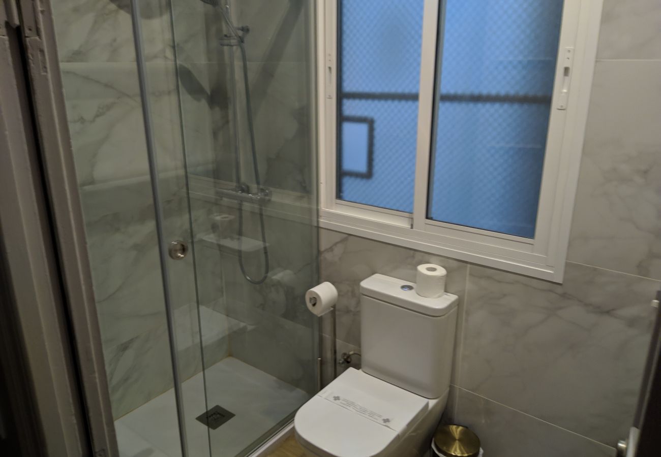 Apartamento en Barcelona - SANT ANTONI, piso bonito, tranquilo y muy bien situado en Barcelona centro.