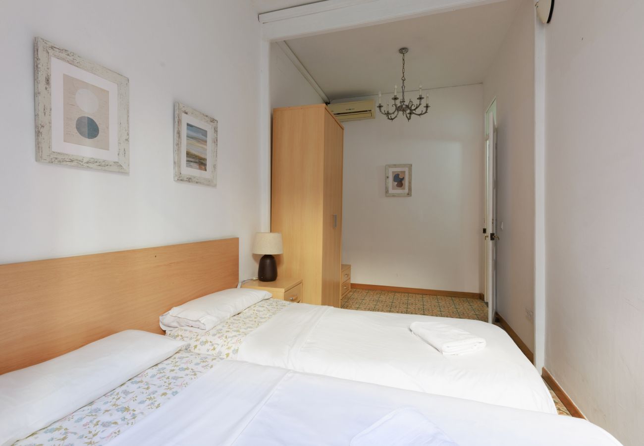 Apartamento en Barcelona - GRACIA SANT AGUSTÍ piso de 3 dormitorios en alquiler por días en Barcelona centro, Gracia