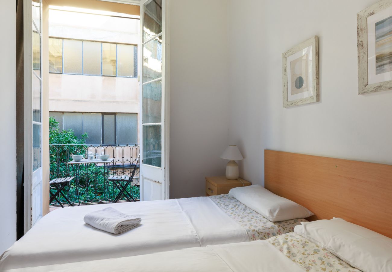 Apartamento en Barcelona - GRACIA SANT AGUSTÍ piso de 3 dormitorios en alquiler por días en Barcelona centro, Gracia