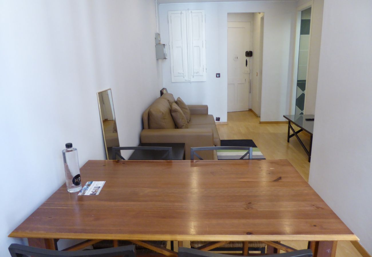 Apartamento en Barcelona - Bonito piso en alquiler por días en Gracia, Barcelona centro. Luminoso, tranquilo y bien situado.