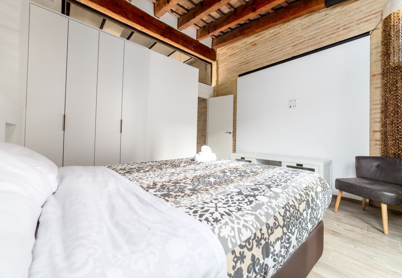 Apartamento en Valencia - CENTER-Luxurious 1BR, 1BA-Terrace, WI-FI, A/C 