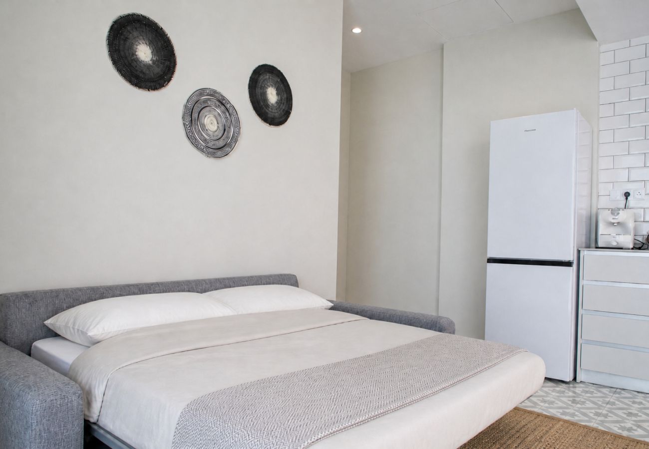Apartamento en Valencia - Port Suite V | 4 Viajeros | AC & WiFi | 15 min Ciudad Artes