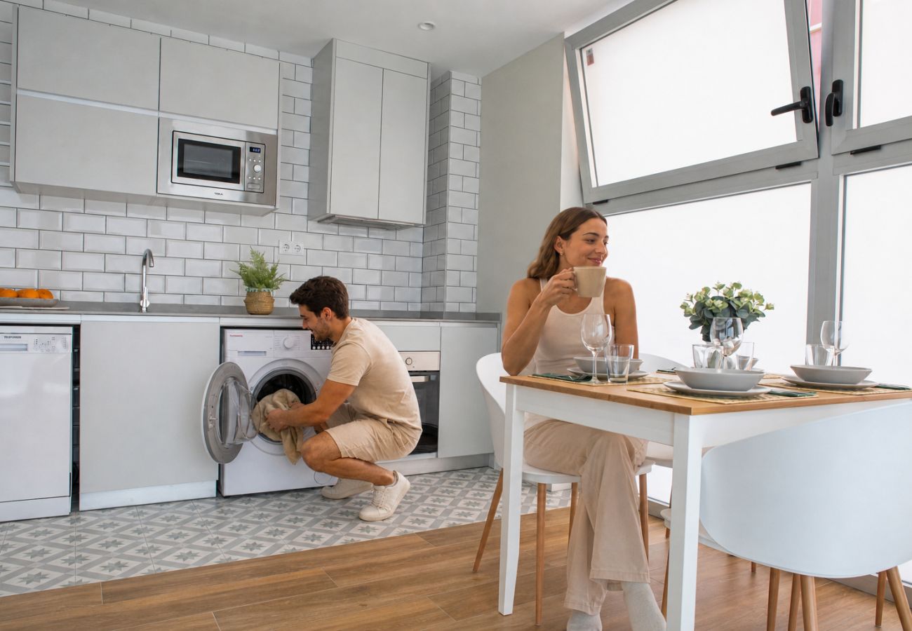 Apartamento en Valencia - Port Suite V | 4 Viajeros | AC & WiFi | 15 min Ciudad Artes