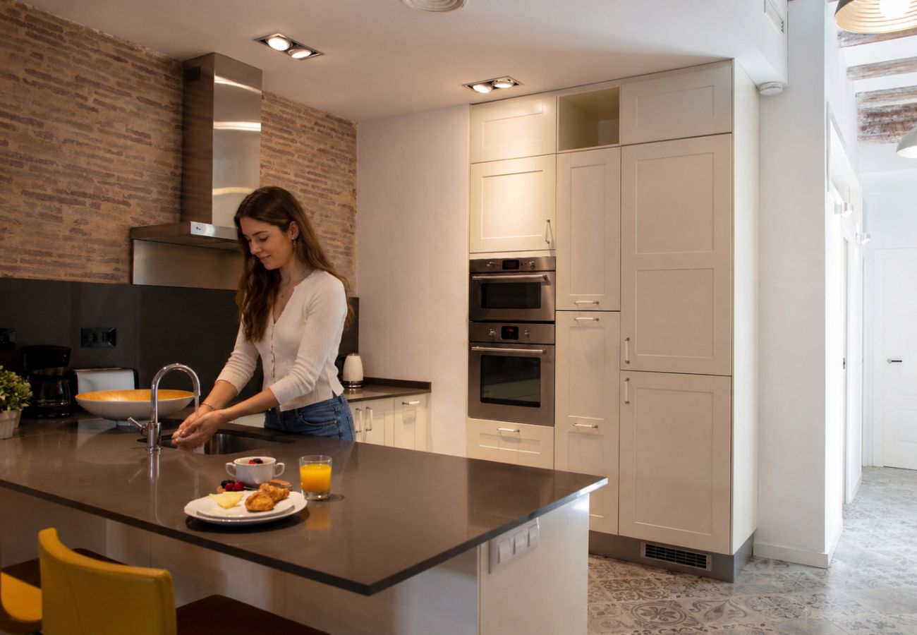 Apartamento en Valencia - Suite Casco Antiguo | 4 Viajeros | AC WiFi | Exclusivo