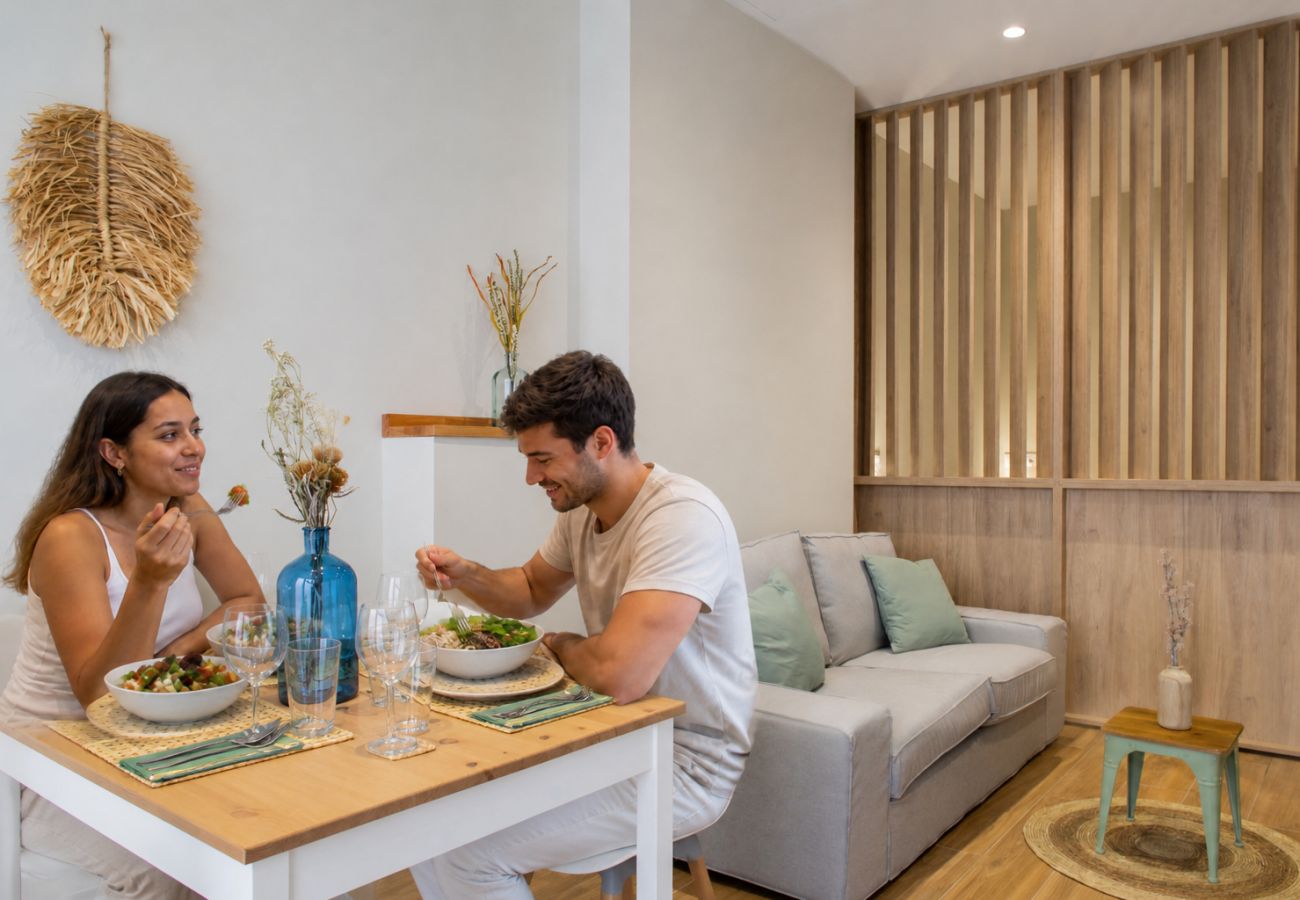 Apartamento en Valencia - Port Suite II | 4 Viajeros | AC & WiFi | 15 min Ciudad Artes
