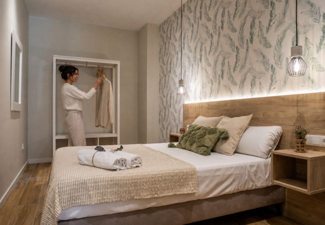 Apartamento en Valencia - Port Suite VIII | 4 Viajeros | AC & WiFi | 15 min Ciudad Artes