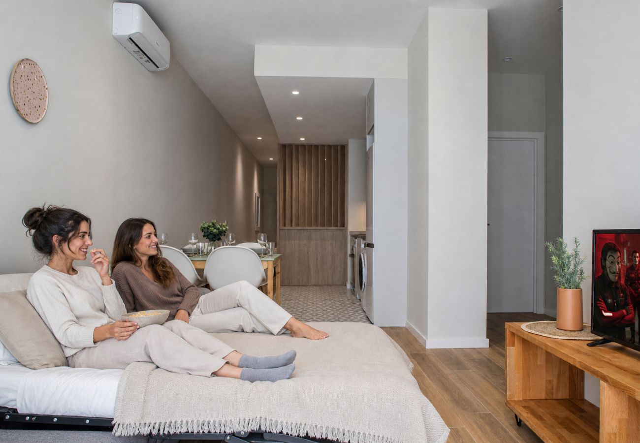 Apartamento en Valencia - Port Suite VIII | 4 Viajeros | AC & WiFi | 15 min Ciudad Artes