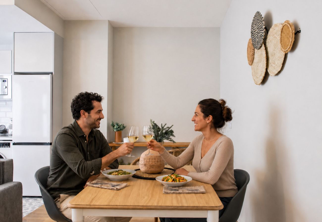 Apartamento en Valencia - Port Suite X | 4 Viajeros | AC & WiFi | 15 min Ciudad Artes
