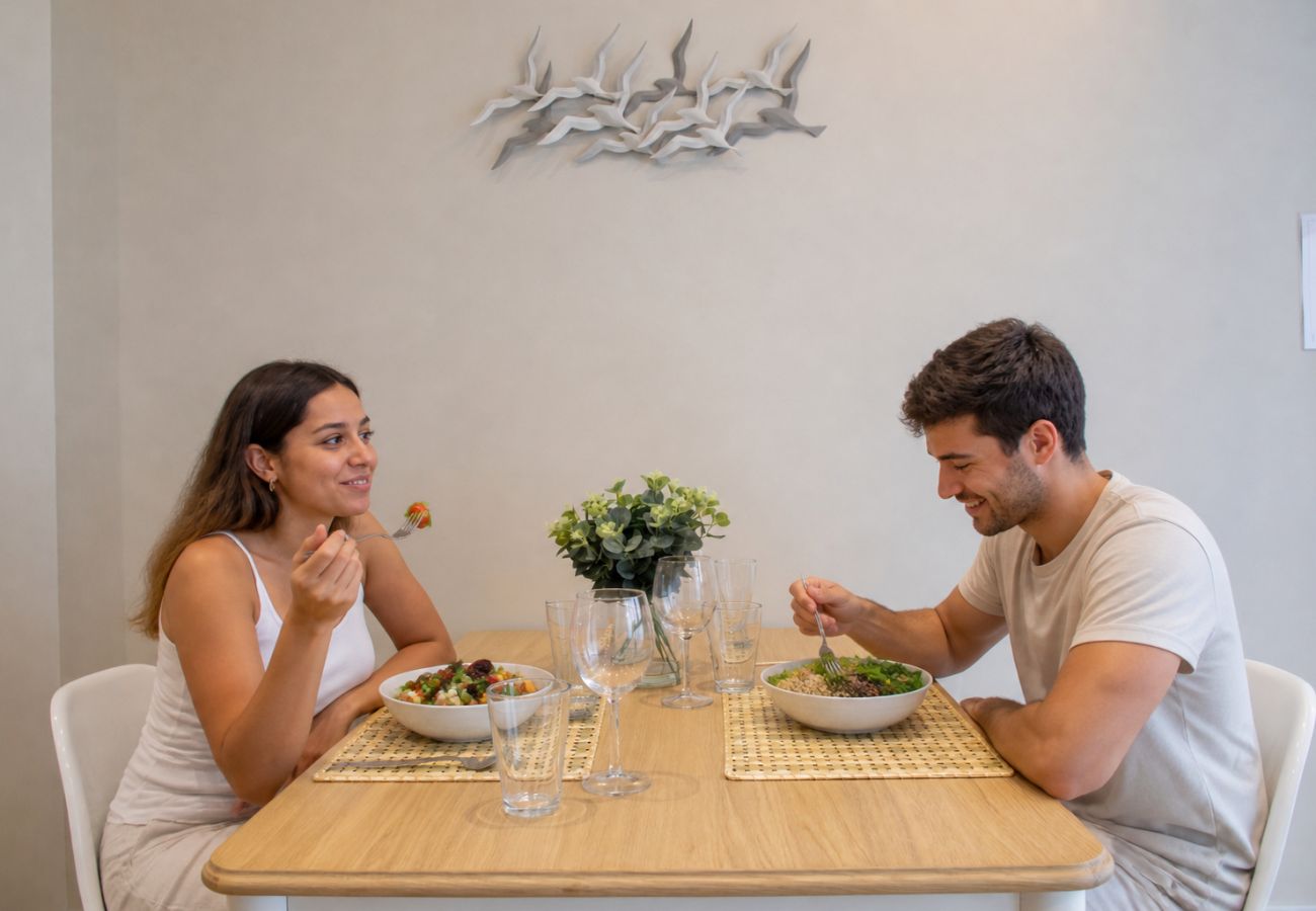 Apartamento en Valencia - Port Suite I | 4 Viajeros | AC & WiFi | 15 min Ciudad Artes