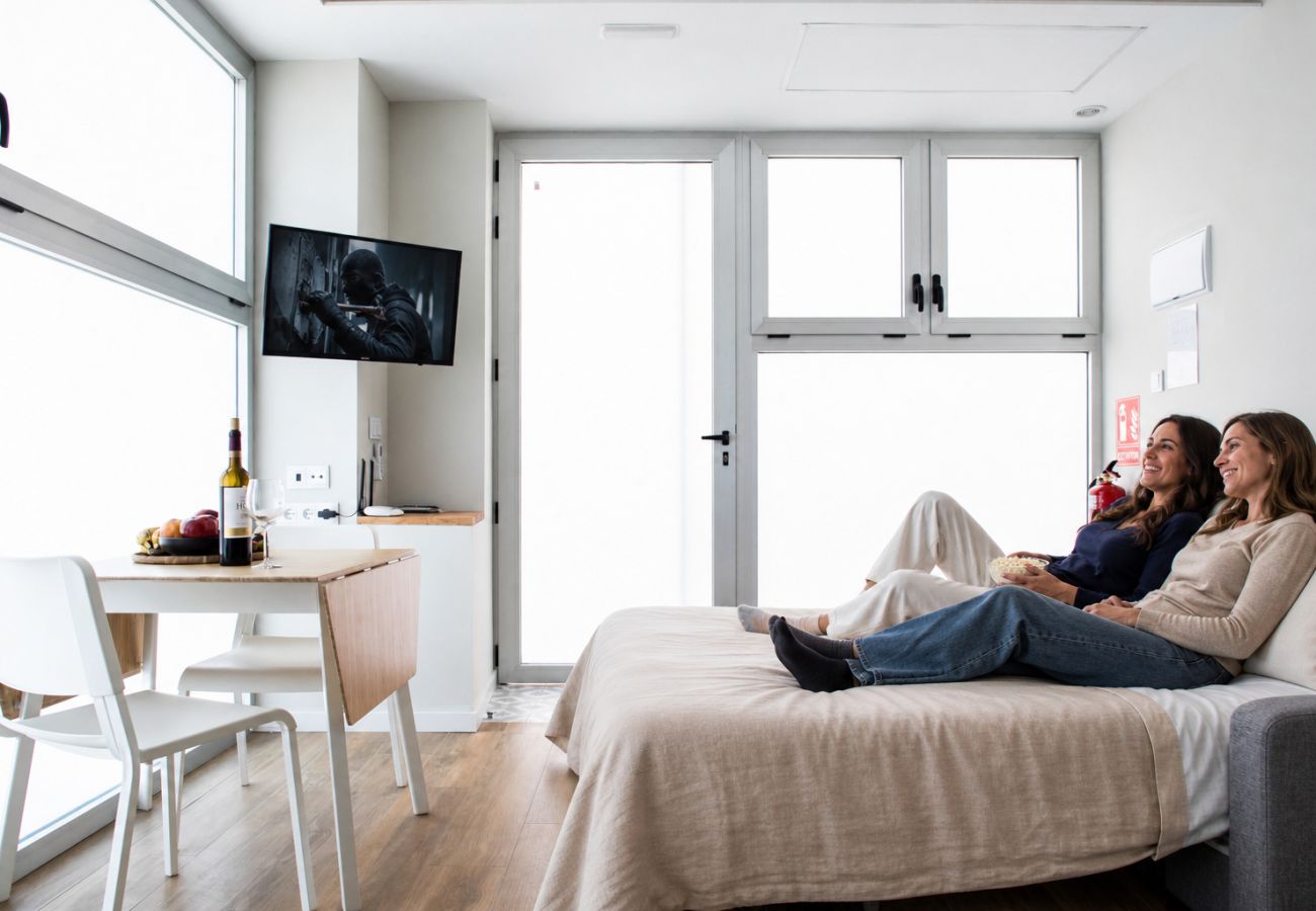 Apartamento en Valencia - Port Suite IX | 4 Viajeros | AC & WiFi | 15 min Ciudad Artes
