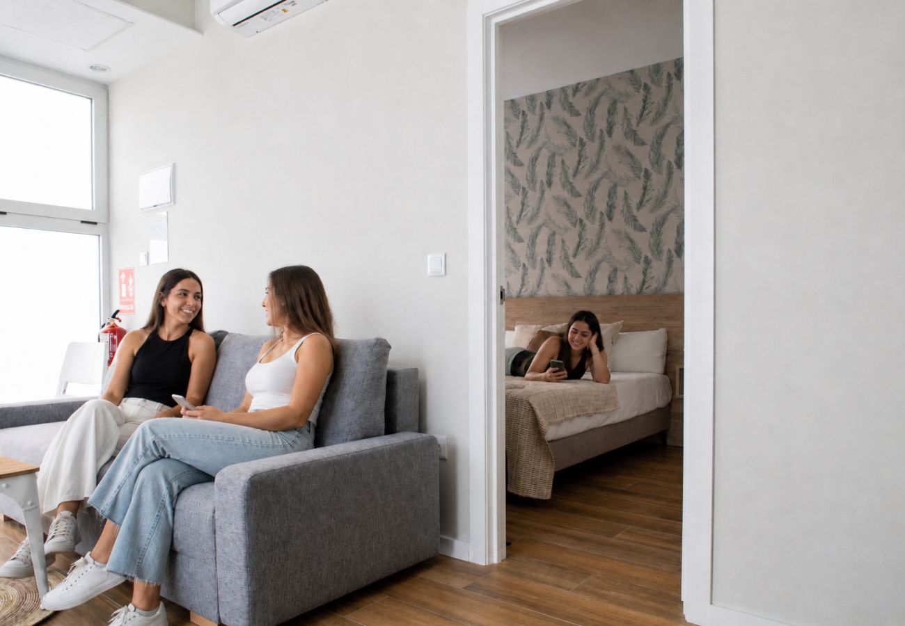 Apartamento en Valencia - Port Suite IX | 4 Viajeros | AC & WiFi | 15 min Ciudad Artes