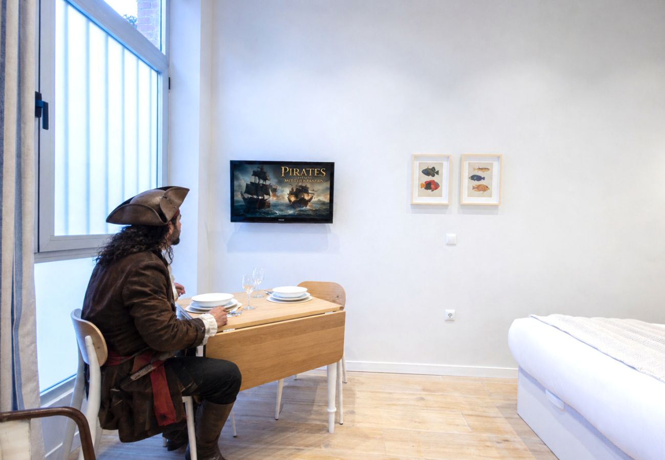 Apartamento en Valencia - Pirate Studio II | 2 Viajeros | AC WiFi | 15 min Oceanografic