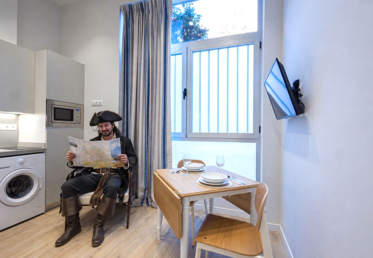 Apartamento en Valencia - Pirate Studio II | 2 Viajeros | AC WiFi | 15 min Oceanografic
