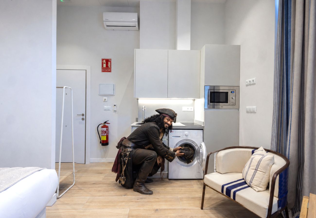 Apartamento en Valencia - Pirate Studio II | 2 Viajeros | AC WiFi | 15 min Oceanografic