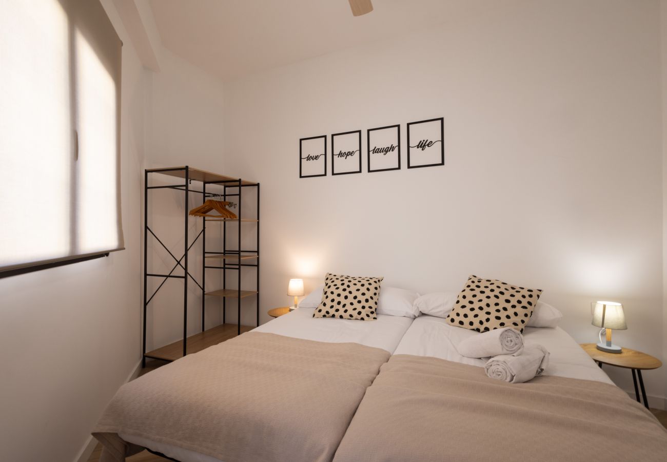 Apartamento en Valencia - The Cruz Cubierta Apartment 02 with Terrace by Florit Flats