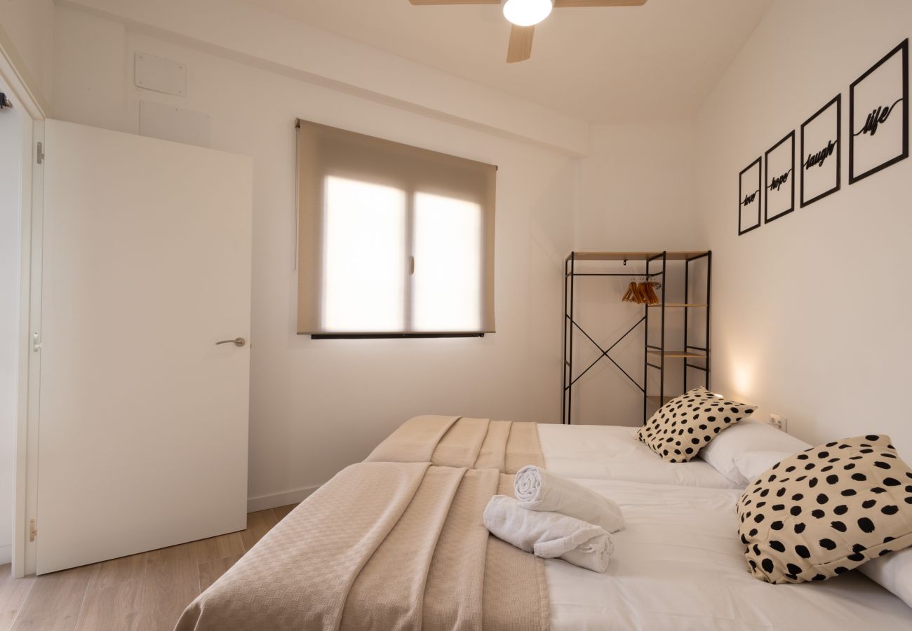 Apartamento en Valencia - The Cruz Cubierta Apartment 02 with Terrace by Florit Flats