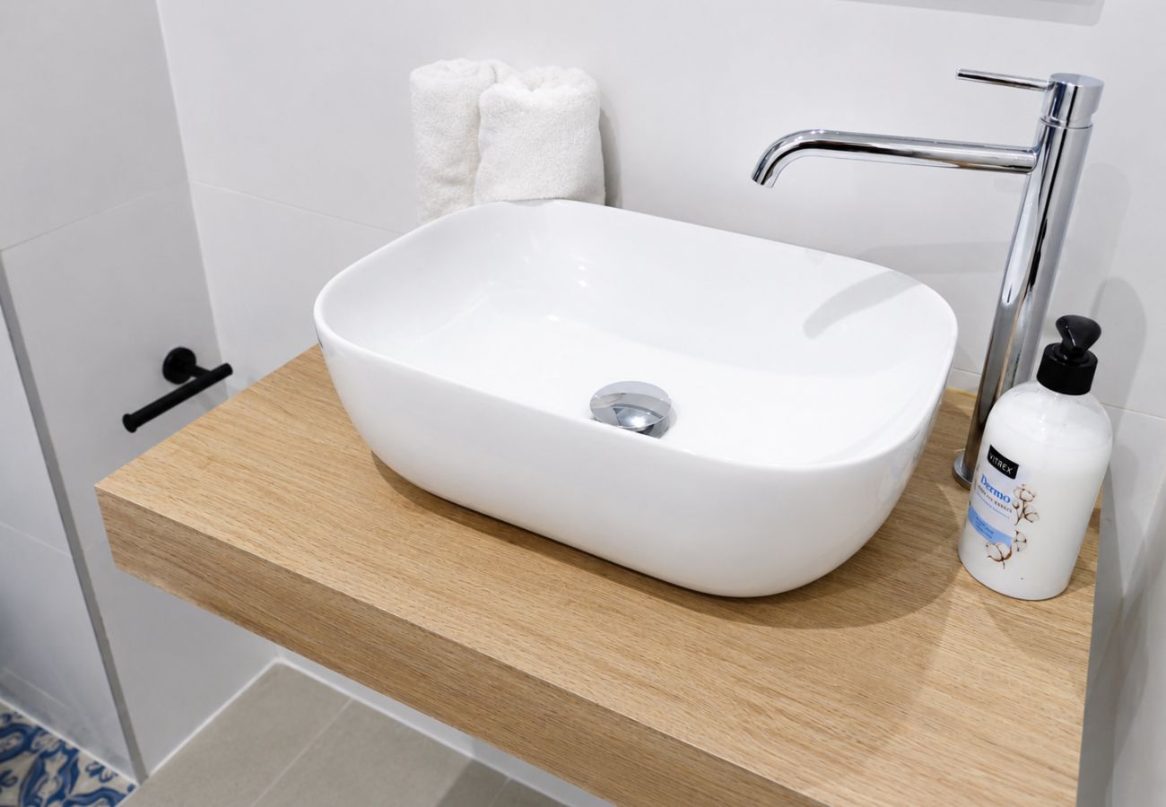 Apartamento en Valencia - The Ceramic Home I | Aire acondicionado y wifi | Bicicletas gratuitas incluidas