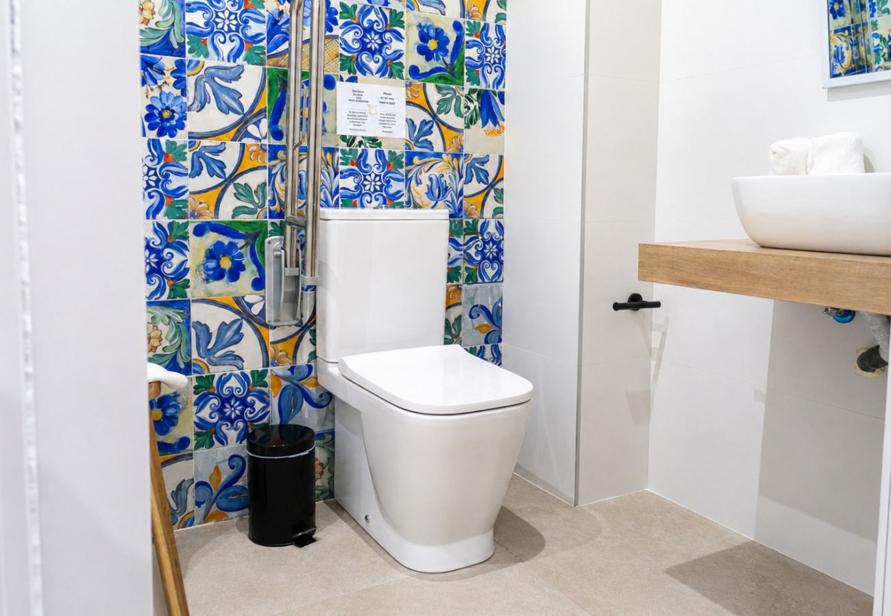 Apartamento en Valencia - The Ceramic Home I | Aire acondicionado y wifi | Bicicletas gratuitas incluidas