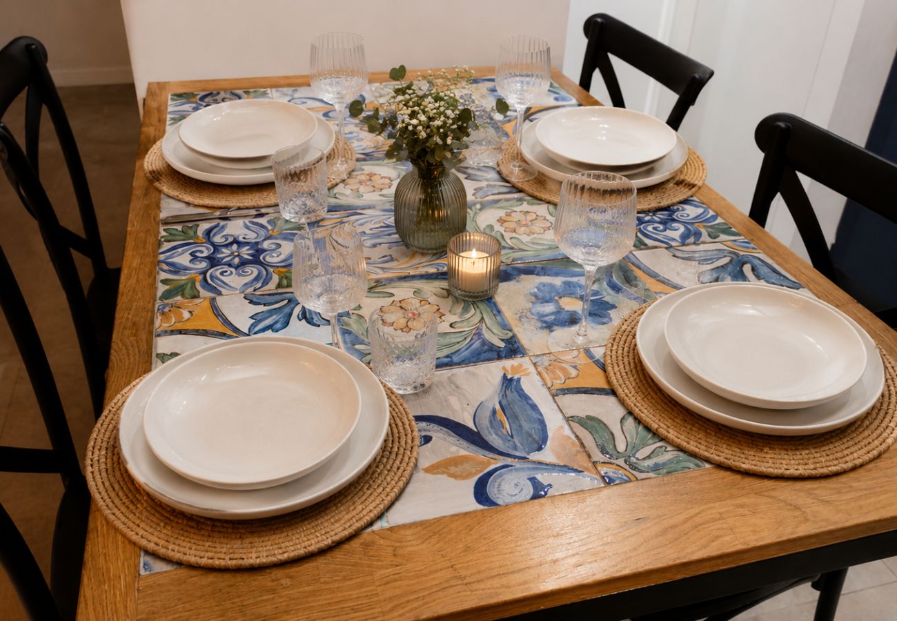Apartamento en Valencia - The Ceramic Home I | Aire acondicionado y wifi | Bicicletas gratuitas incluidas