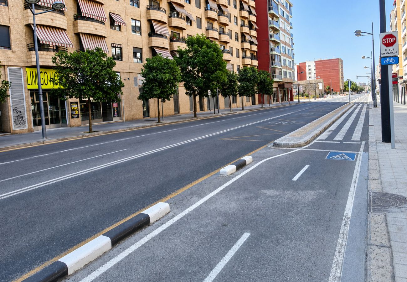 Apartamento en Valencia - The Ceramic Home I | Aire acondicionado y wifi | Bicicletas gratuitas incluidas