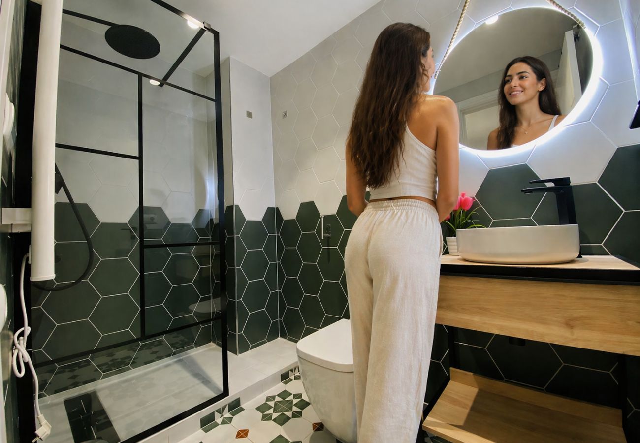Apartamento en Valencia - Beach Apartment | 1Hab | 3 Viajeros| AC & WIFI